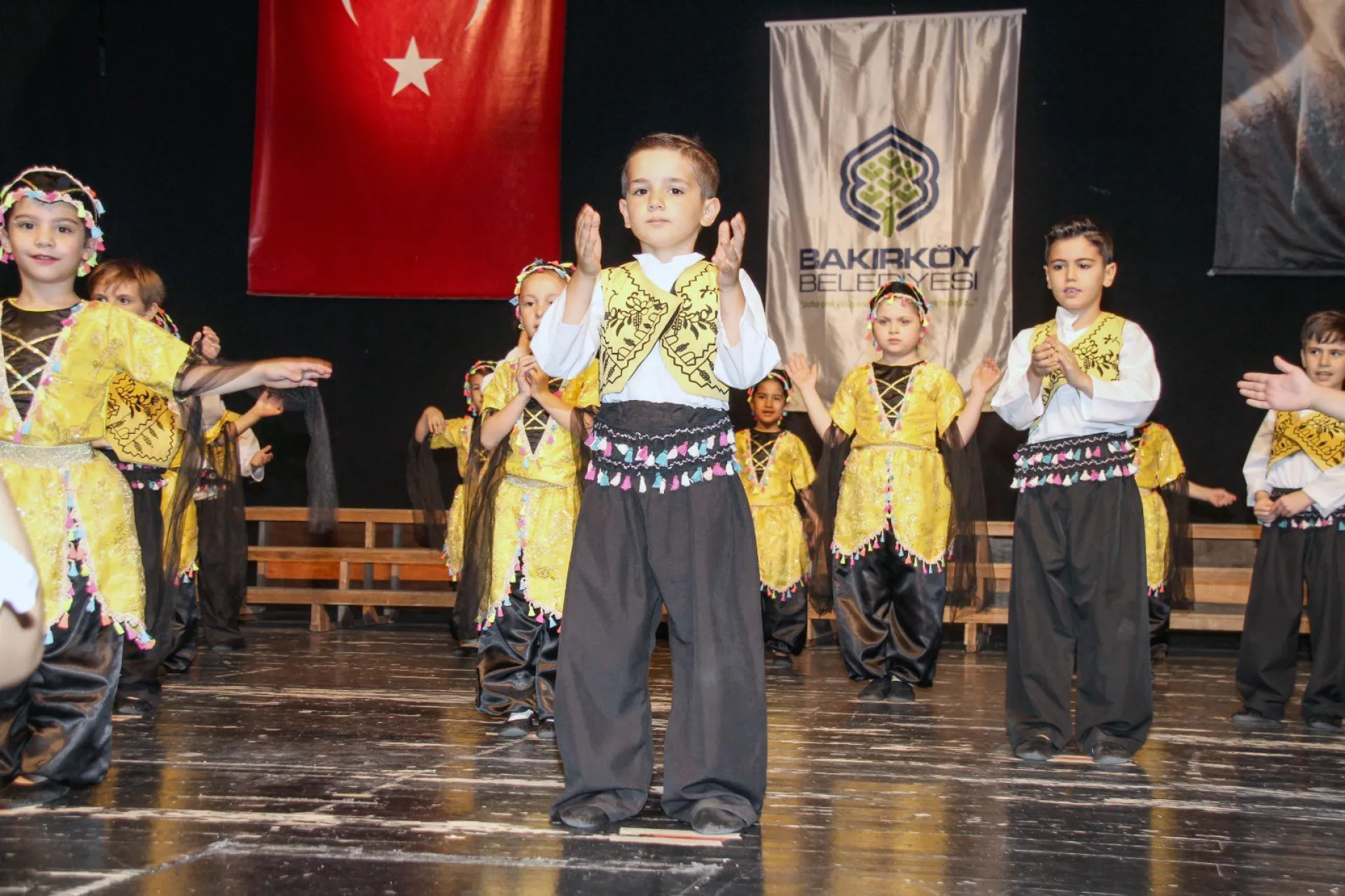 Kreşlerimizde eğitim gören yavrularımız yıl sonu gösterisi heyecanını yaşadı.