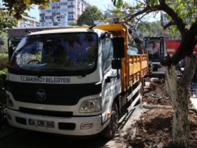 BAKIRKÖY BELEDİYESİ’NİN KALDIRIM İŞGALLERİNE KARŞI DENETİMİ DEVAM EDİYOR