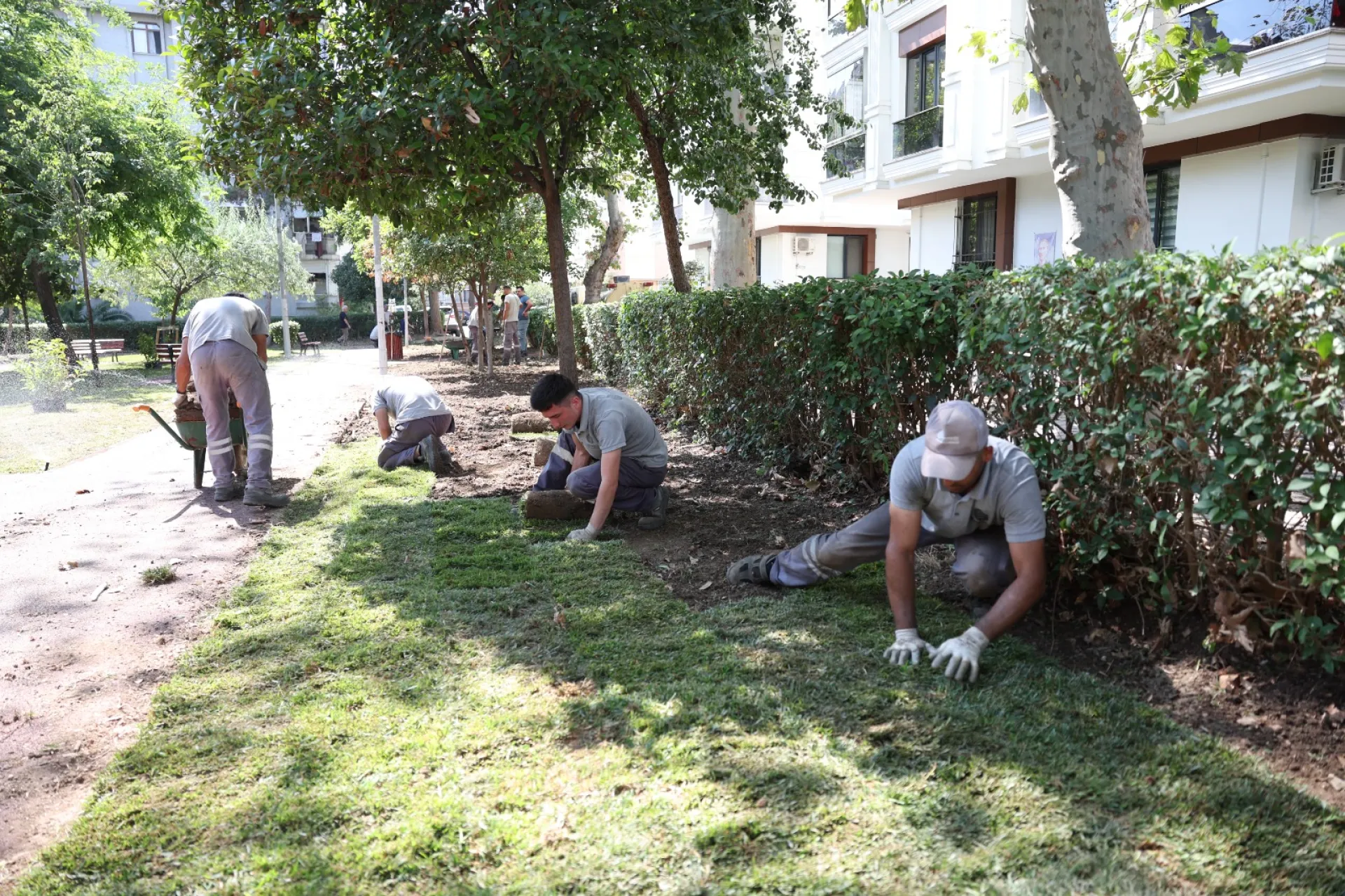 BAKIRKÖY’DE OKULLAR VE PARKLAR YENİLENİYOR