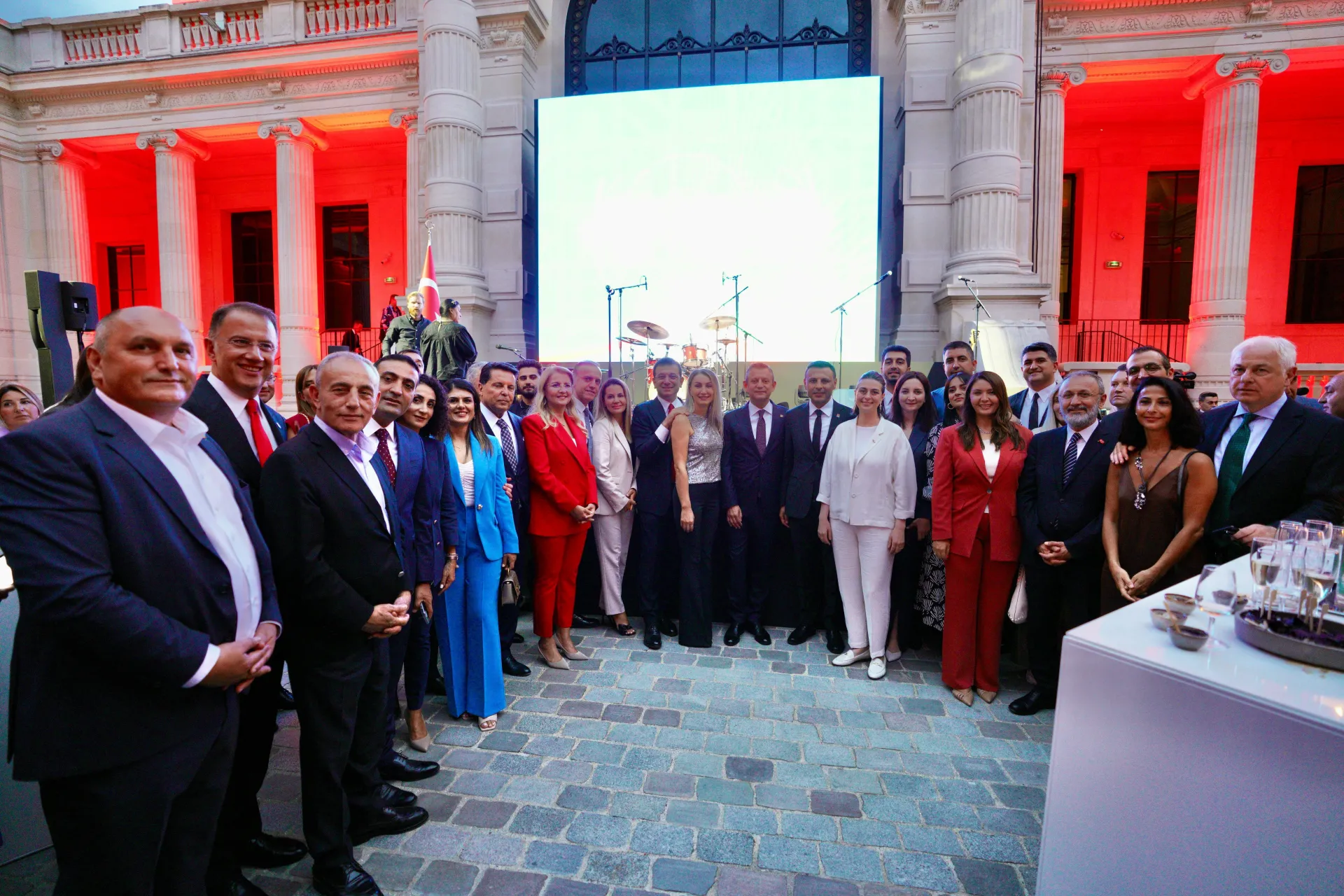 BAŞKAN OVALIOĞLU, İSTANBUL EVİ’NİN AÇILIŞ RESEPSİYONUNA KATILDI