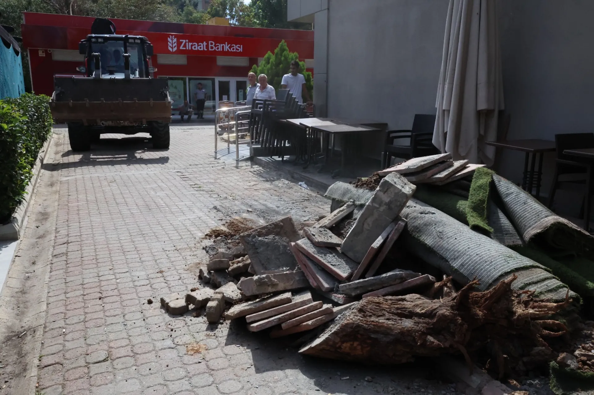 BAKIRKÖY BELEDİYESİ’NİN KALDIRIM İŞGALLERİNE KARŞI DENETİMİ DEVAM EDİYOR