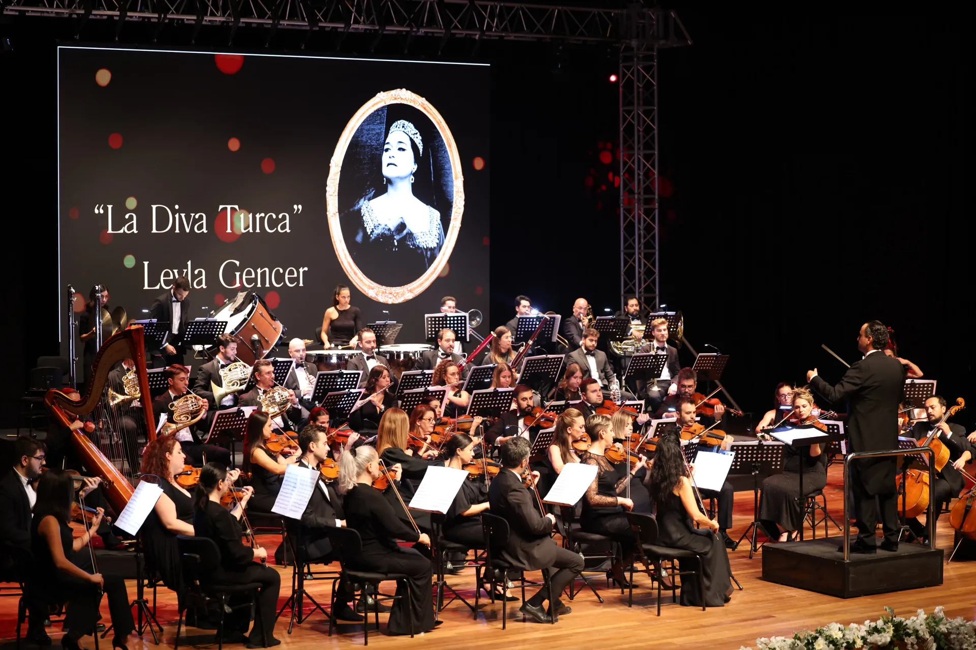 LEYLA GENCER OPERA VE SANAT MERKEZİ’NİN YENİ DÖNEMİ ORKESTRA SYMPHONİSTA’NIN ETKİLEYİCİ PERFORMANSI İLE BAŞLADI