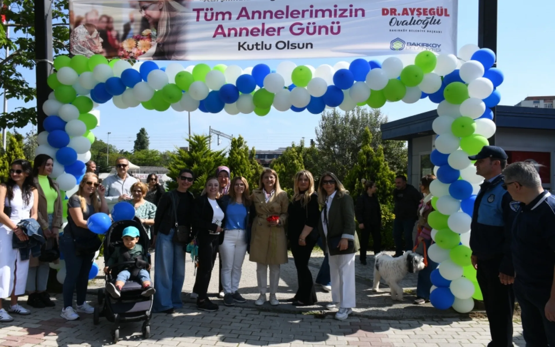 Bütün annelerimiz melek    Bütün özel günlerimizi bir arada gerçireceğiz. Bir kez daha anneler gününüz kutlu olsun!