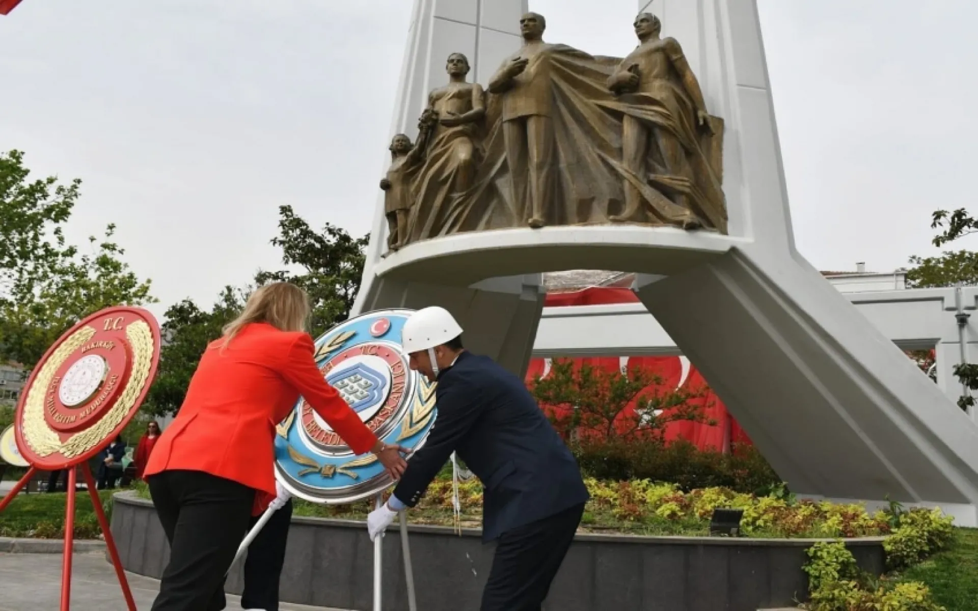 BAYRAM KUTLAMALARI BAKIRKÖY'DE COŞKUYLA BAŞLADI.